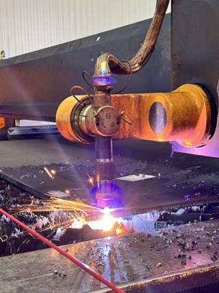 Versatilità nella lavorazione di spessori e materiali diversi